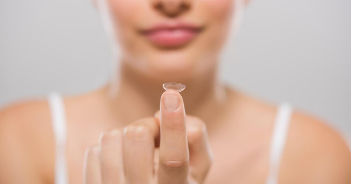 Coronavirus and contacts: Should you stop wearing them? | Ochsner Health